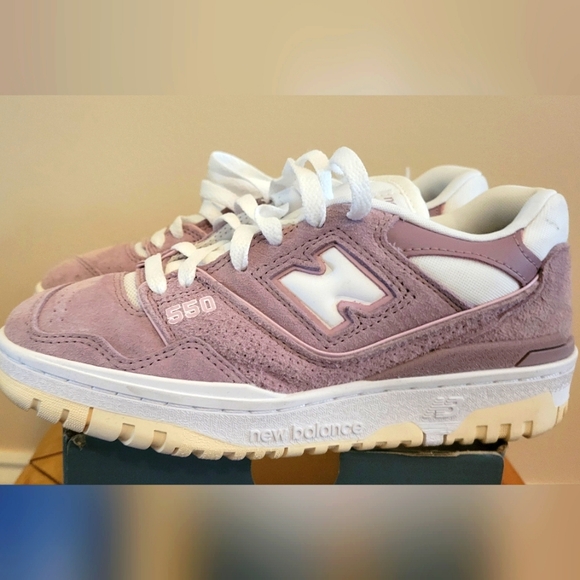 New Balance 550 - Picture 1 of 6